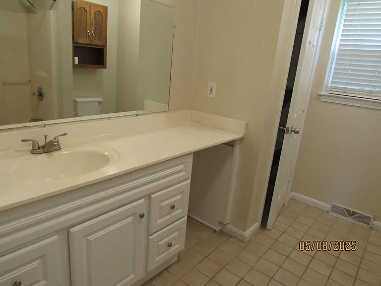 608 Columbia Dr — Photo 7