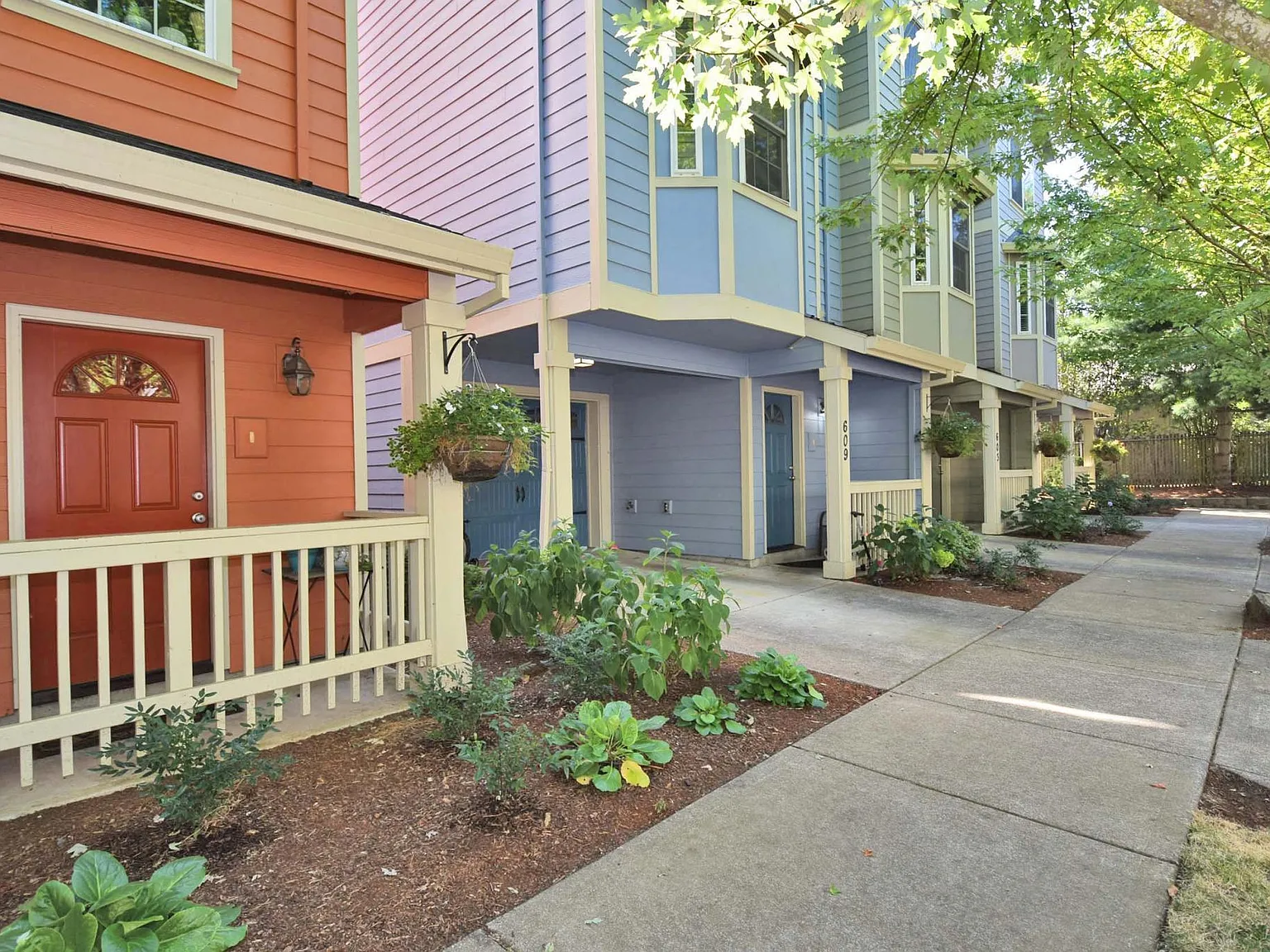 3 bed, 3.5 bath, 2025 sqft, $2,499 — Photo 4