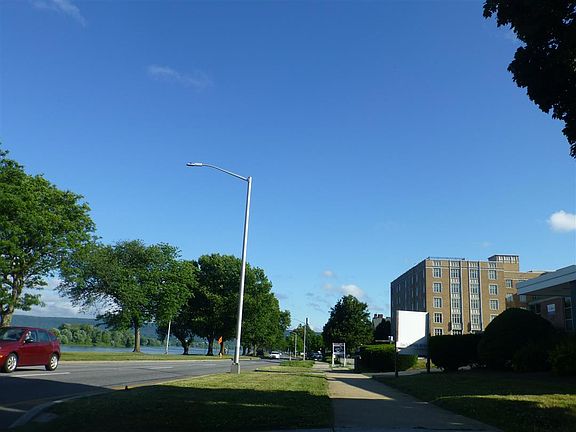 4th image of 1423 N Front St