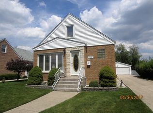 7130 W Keeney St, Niles, IL 60714