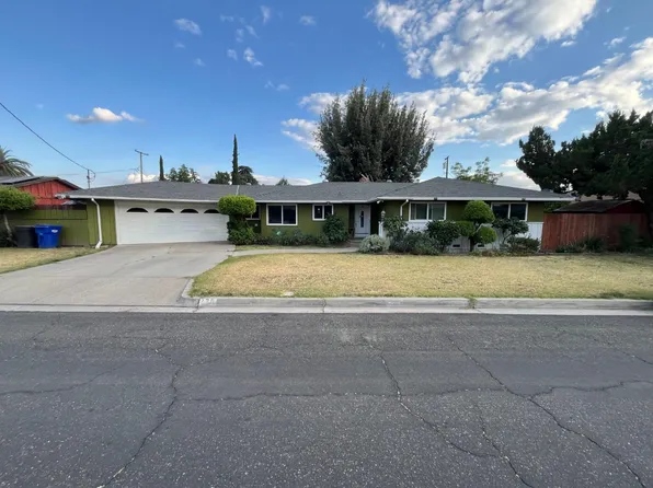 220 W Wayside Dr, Dinuba, CA 93618