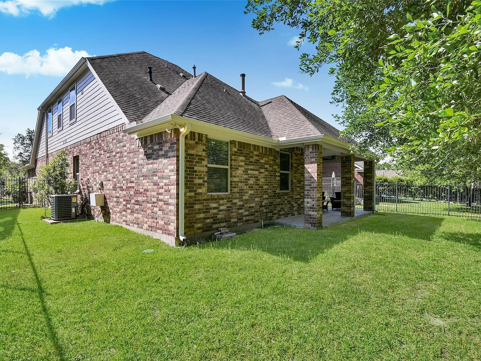 4 bed, 3.5 bath, 2557 sqft, $3,800 — Photo 3