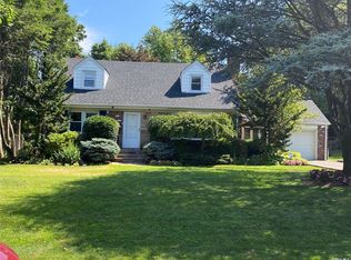 668 Plandome Rd, Manhasset, NY 11030