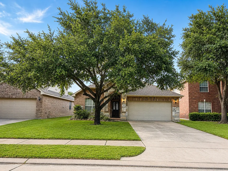 25018 Lakecrest Manor Dr