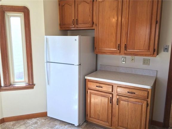4th image of 7914 Stratford Dr