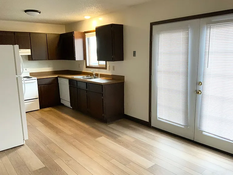 2101 S Garfield St — Photo 3