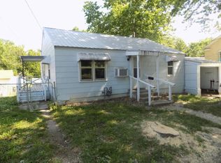 203 E 1st St, Carrollton, MO 64633