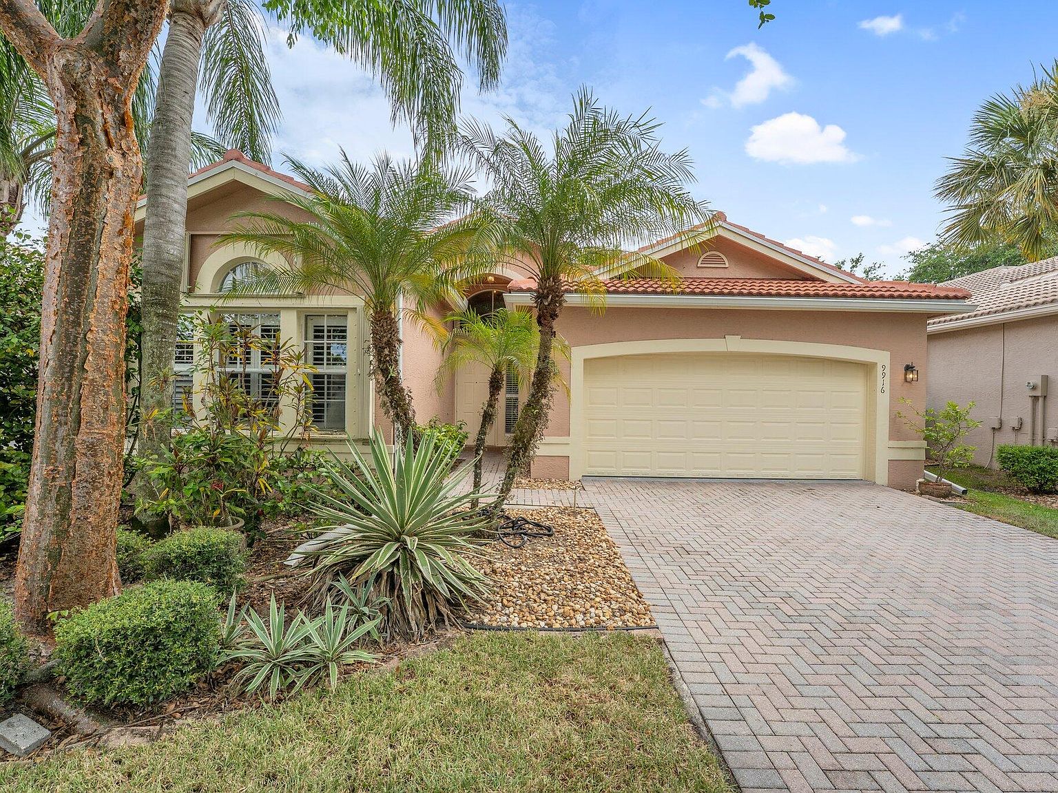 9916 E Tallyrand Drive, Lake Worth, FL 33467 | MLS #RX