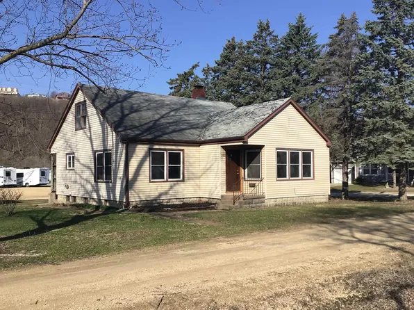 102 S 3rd St, Guttenberg, IA 52052
