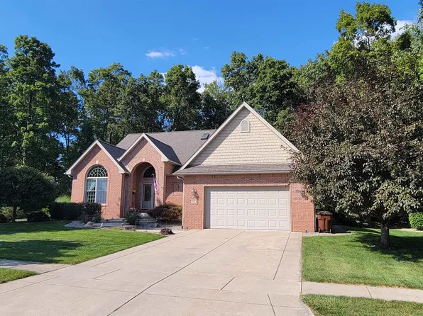 609 Red Maple Dr, Tecumseh, MI 49286