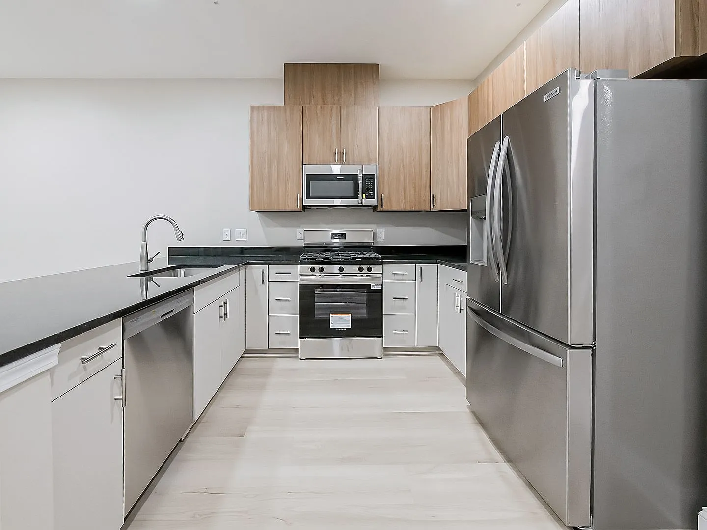 Hines View Apartments — Photo 4