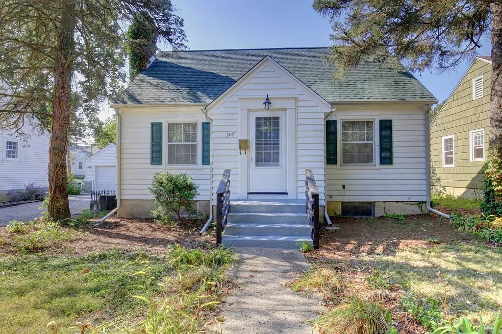 307 W William St photo 1
