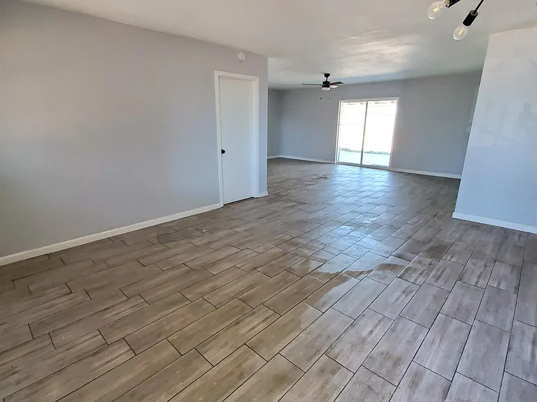 3020 N 54th Ln — Photo 6