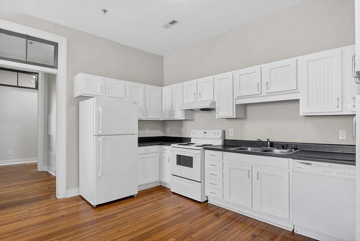 2 bed, $1,350 — Photo 3