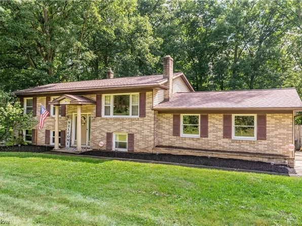 8438 Shadyview Ave NW, Clinton, OH 44216