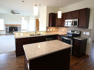 1 Crescent Oaks Ct, Madison, WI 53704