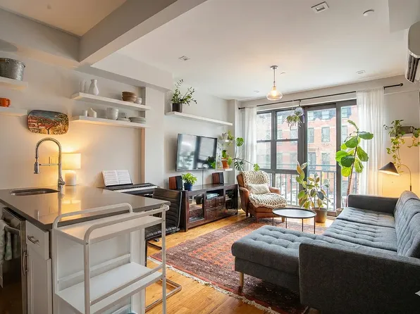 405 Quincy Street image 1 of 6