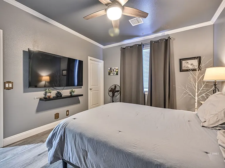 1129 Via Flore Way — Photo 35
