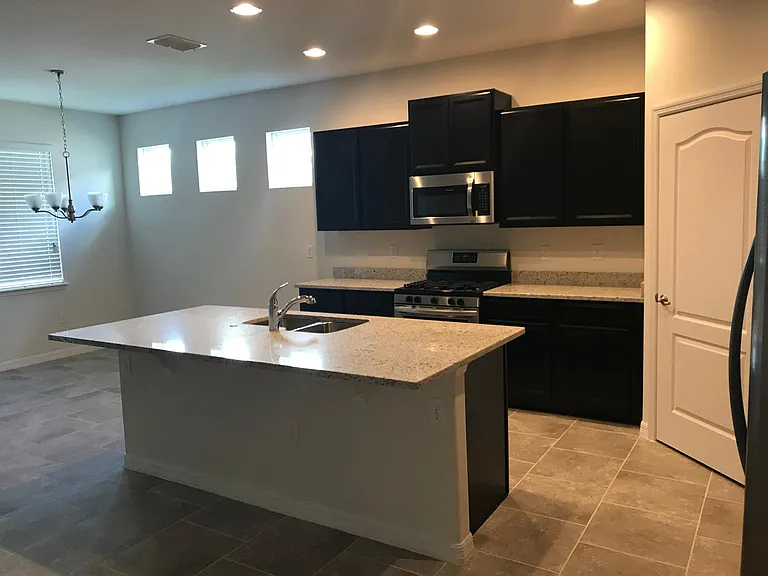 736 E Victoria Trails Blvd — Photo 1