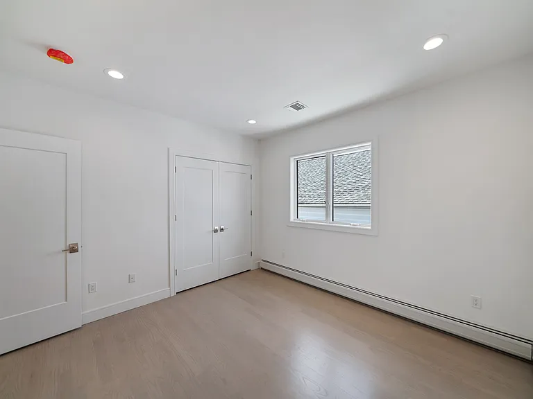 129 Rothwell Ave — Photo 17