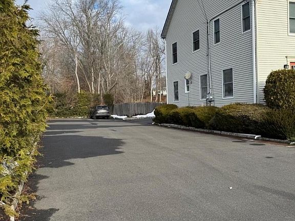 5th image of 630 Valley Rd