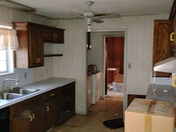 5th image of 2586 Folsom Rd