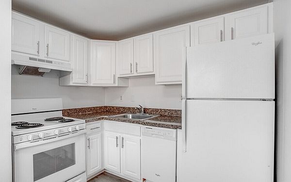Kitchen- Partially Renovated (2BR,1BA 800 SF)