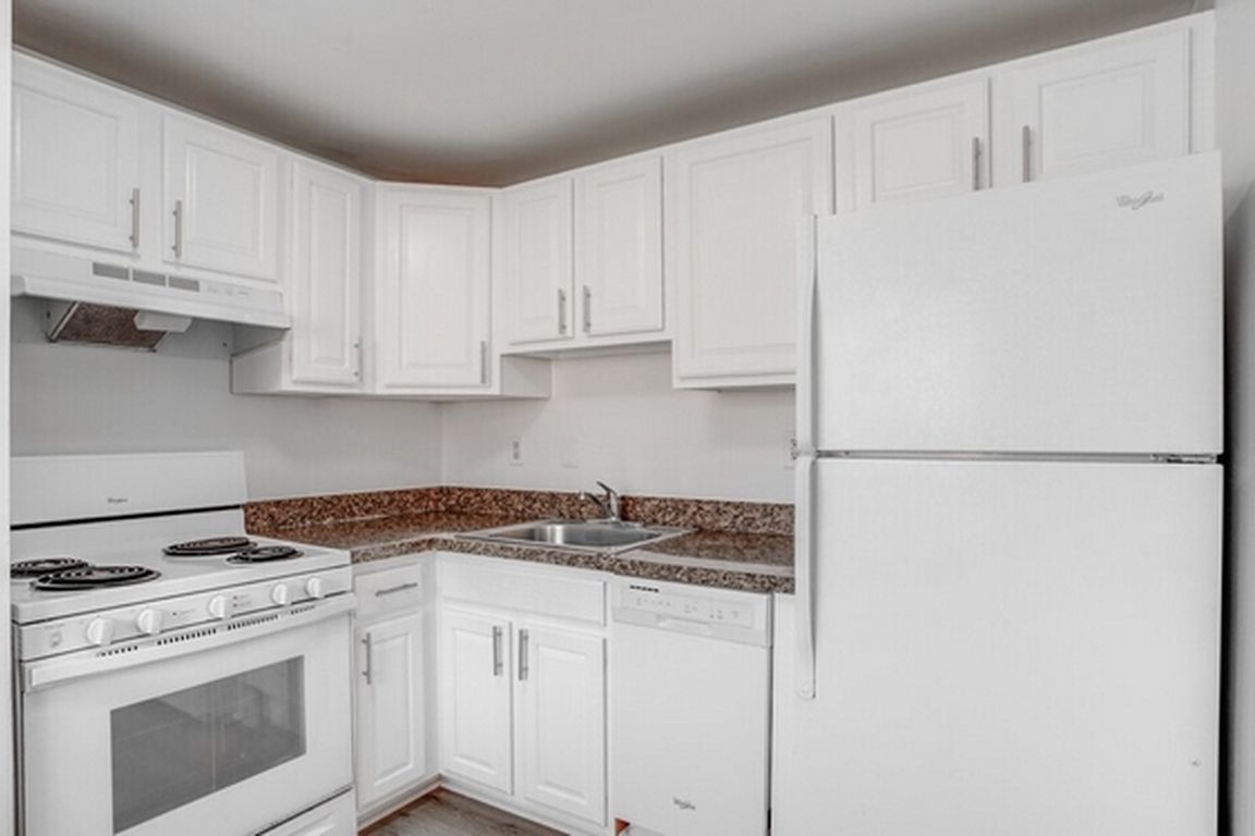 Kitchen- Partially Renovated (2BR,1BA 800 SF)