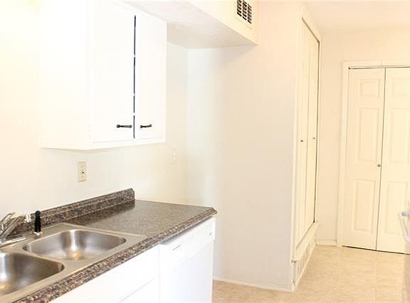 5th image of 2911 Oxfordshire Ln