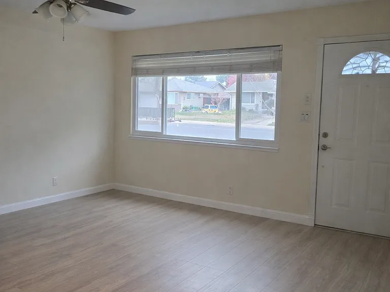 411 Whitney St — Photo 2