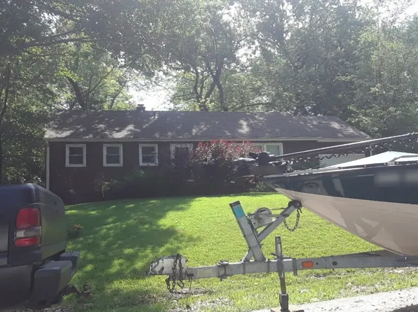 4945 N Garfield Ave, Kansas City, MO 64118