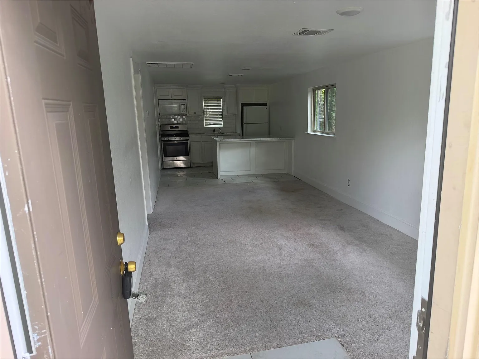 1 bed, 1.0 bath, 704 sqft, $1,200 — Photo 3