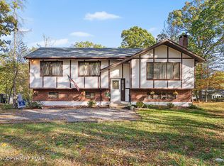 234 Saturn Dr, Bushkill, PA 18324