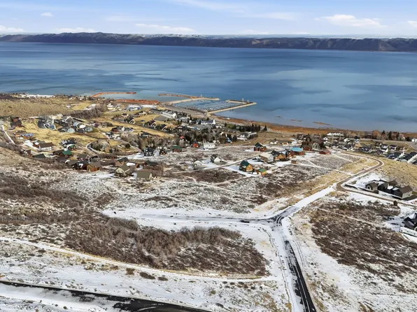 569 N Crestview Dr, Garden City, UT 84028