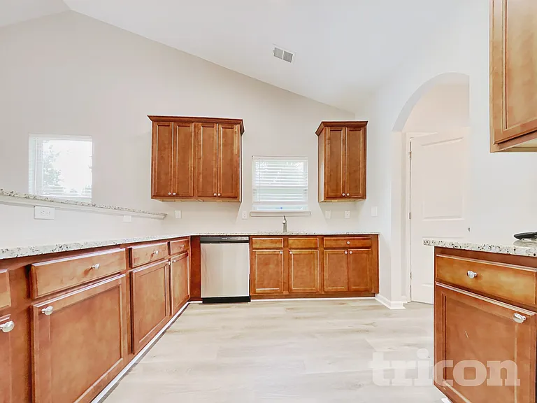 30 Fernwood Ct — Photo 6