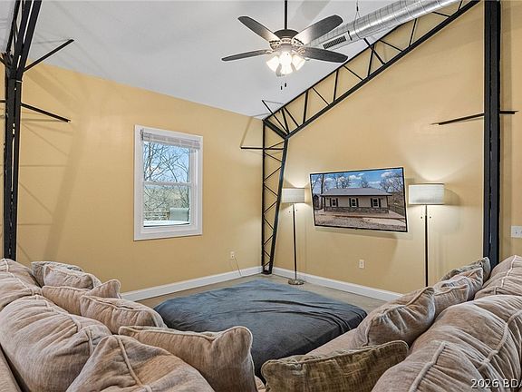 4th image of 375 Admirals Point