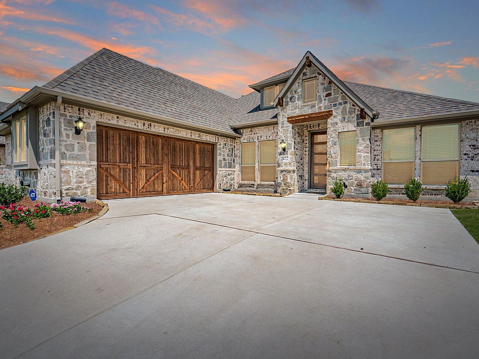 1st image of 2422 Llano Dr