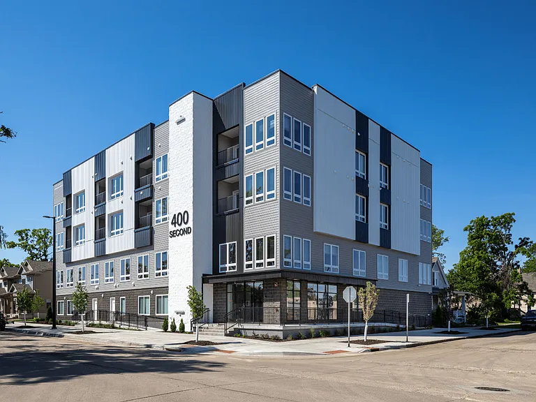 400 2nd St SW — Photo 1