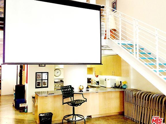4th image of 1130 S Flower St APT 127
