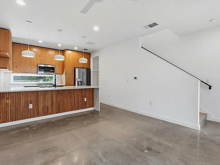 1707 Deloney St #2 — Photo 2
