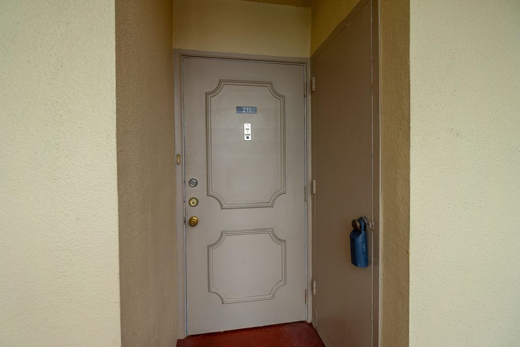 3661 Via Poinciana #211, Lake Worth, FL - View 2