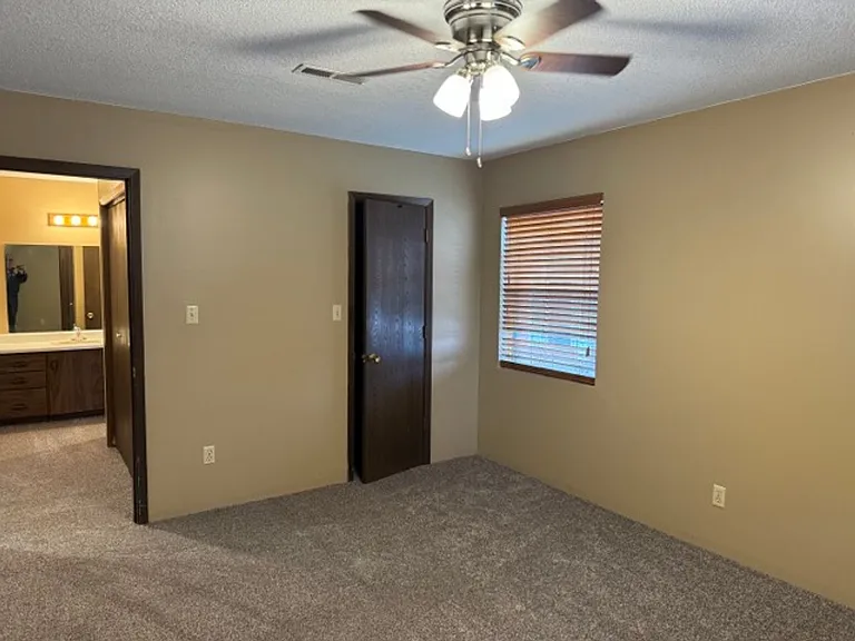 731-735 E Stadium Dr — Photo 12