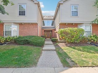 137 White Oak Ct APT 7, Schaumburg, IL 60195