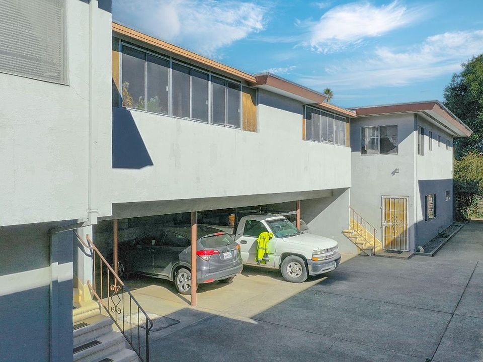 Building Photo 4