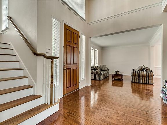 3rd image of 8517 Bradford Dr
