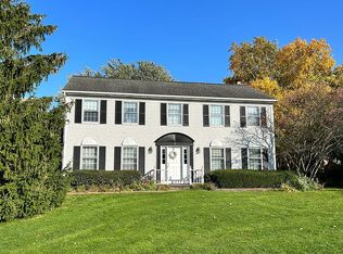 4 Old Kings Ln, Pittsford, NY 14534