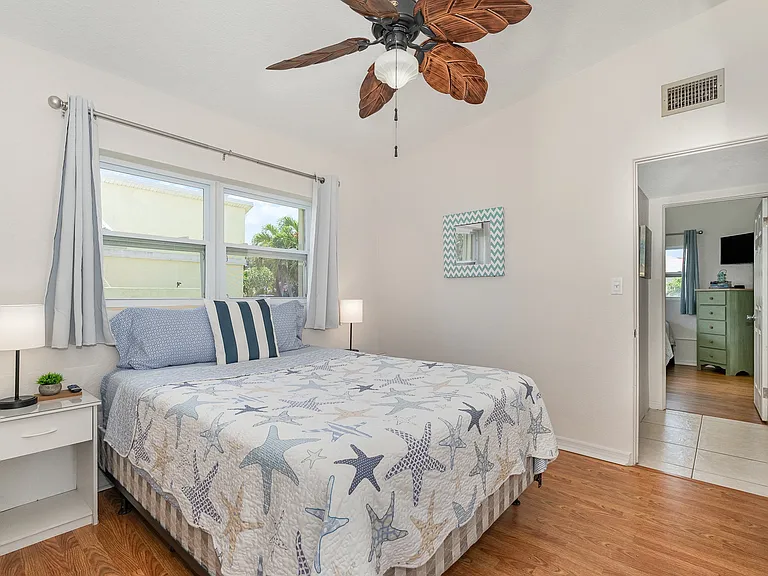 310 Madison Ave — Photo 25