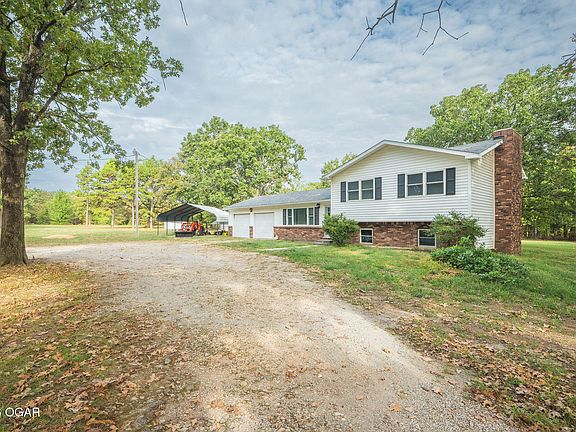 3rd image of 883 Lark Rd