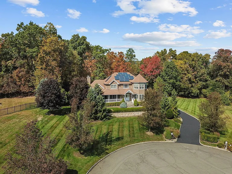 24 Charnwood Dr — Photo 45