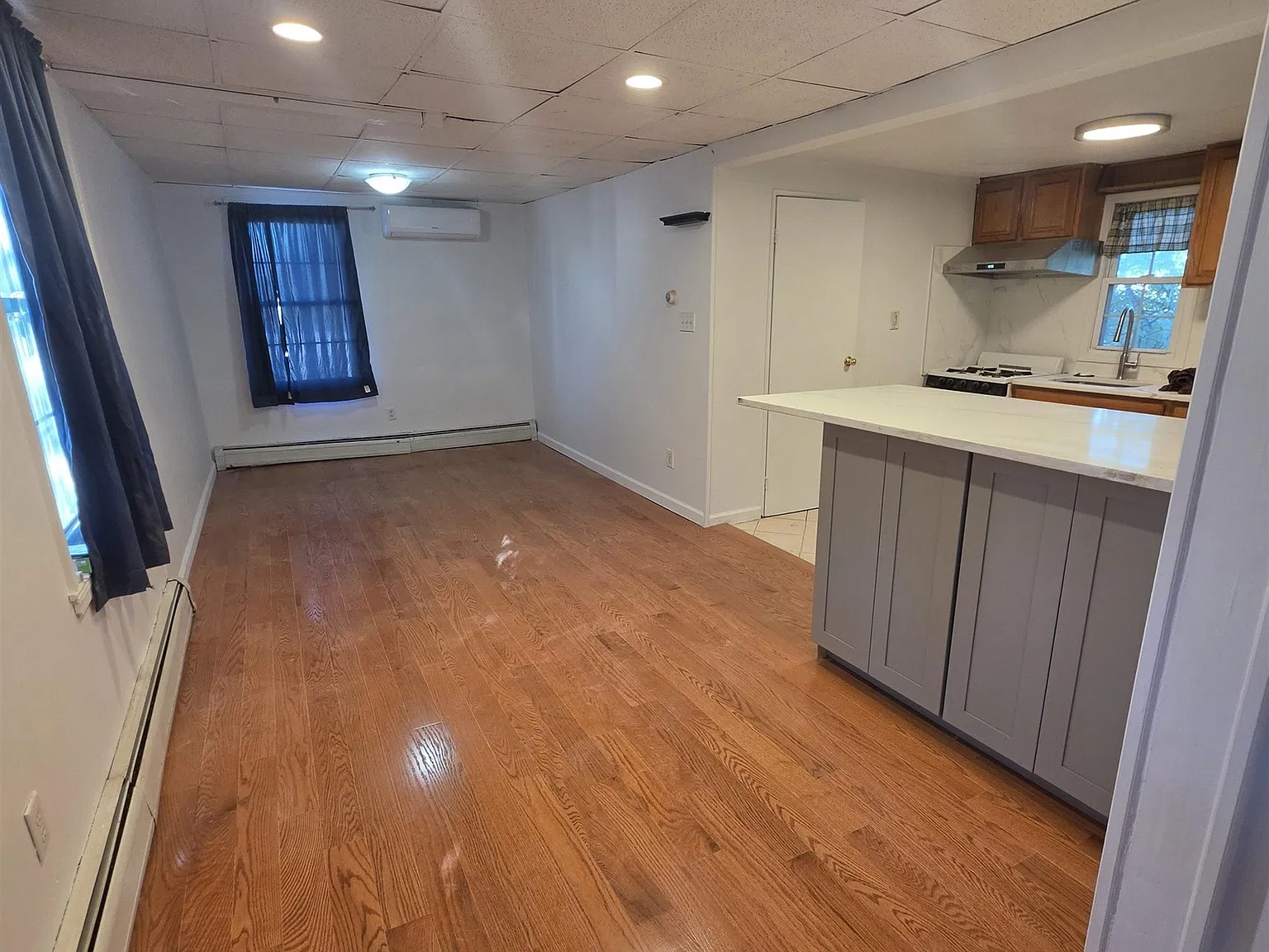 2 bed, 1.0 bath, $1,900 — Photo 4